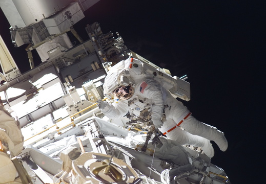 STS115-E-05924