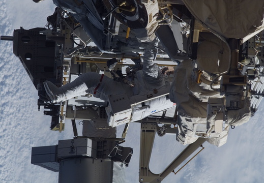 STS115-E-05930