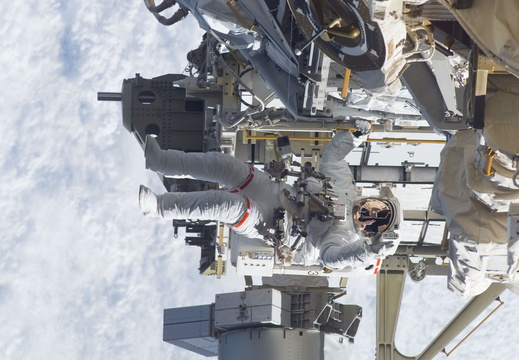 STS115-E-05943