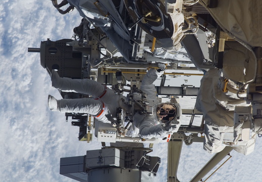 STS115-E-05944