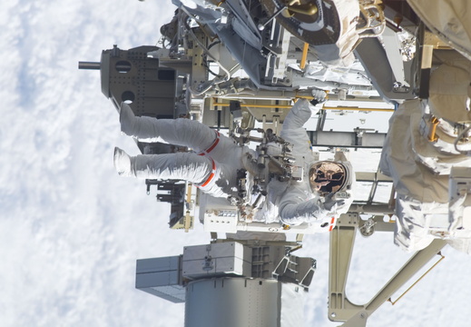STS115-E-05945