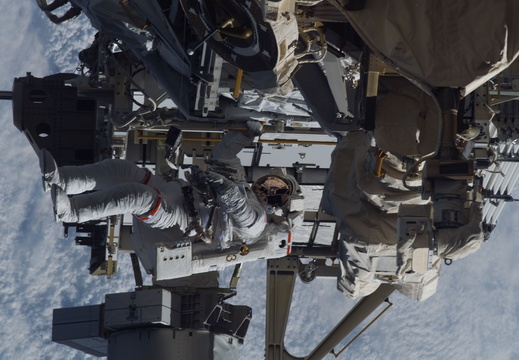 STS115-E-05947