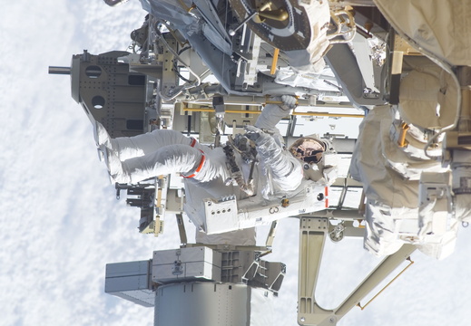 STS115-E-05948