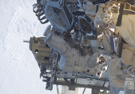 STS115-E-05959