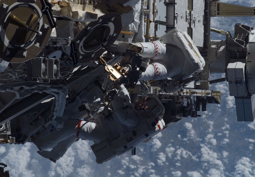 STS115-E-05978