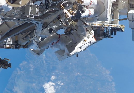 STS115-E-05980