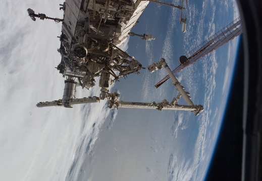 STS115-E-05989