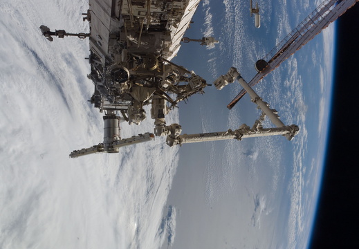 STS115-E-05990