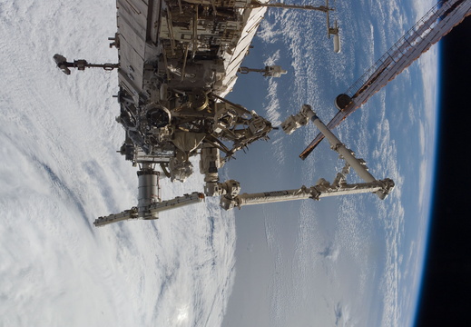STS115-E-05991