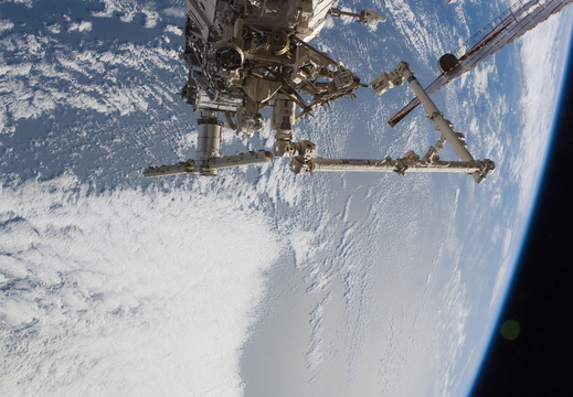 STS115-E-05995