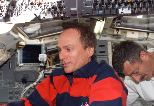 STS115-E-06002