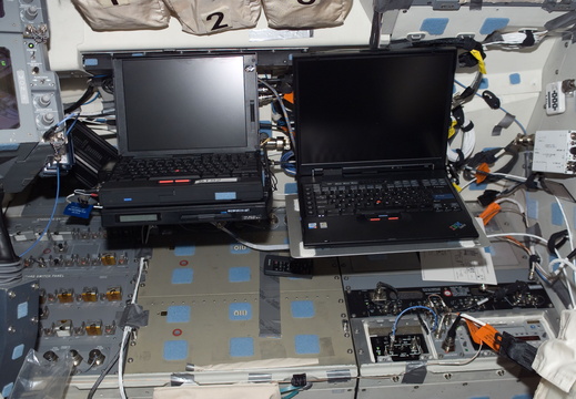 STS115-E-06033