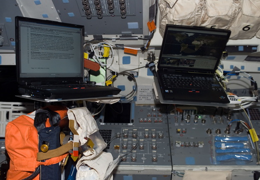 STS115-E-06034