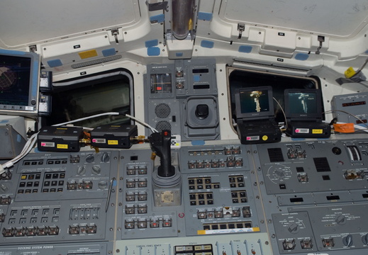 STS115-E-06035