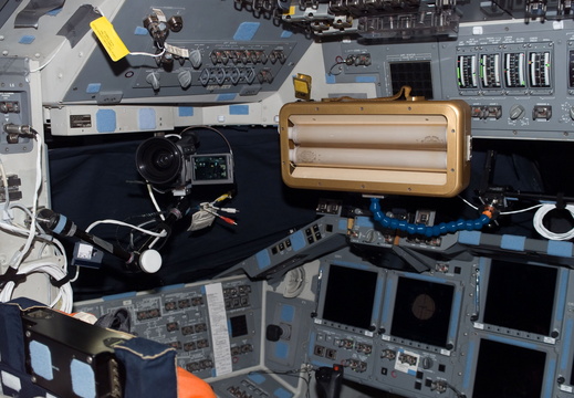STS115-E-06036