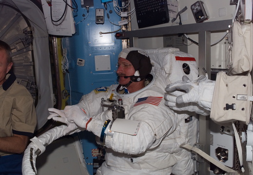 STS115-E-06066