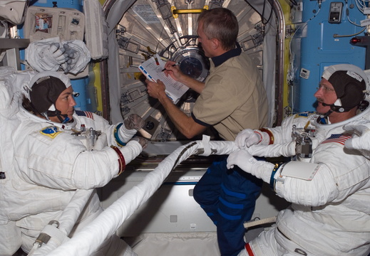 STS115-E-06070