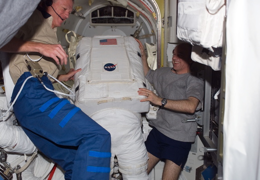 STS115-E-06083