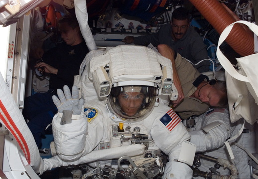 STS115-E-06087