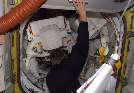 STS115-E-06099