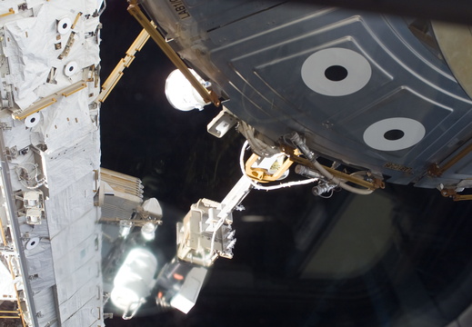 STS115-E-06103