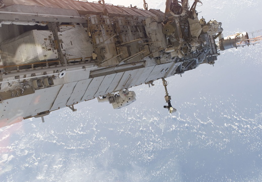 STS115-E-06104