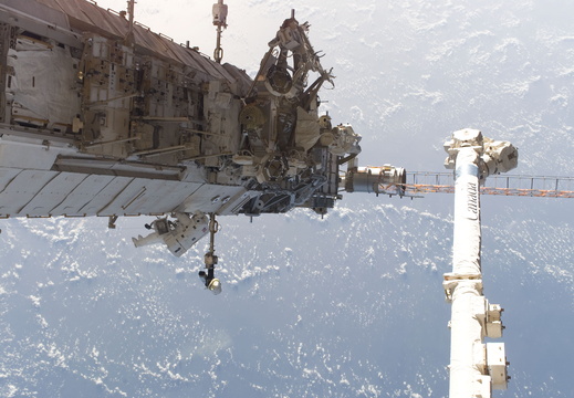 STS115-E-06106