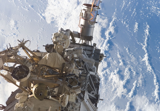 STS115-E-06108