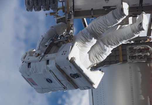 STS115-E-06114