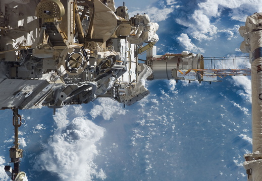 STS115-E-06122
