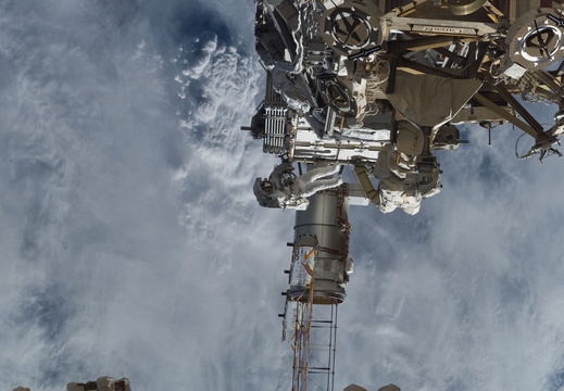 STS115-E-06129