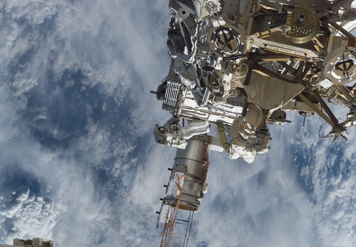STS115-E-06131