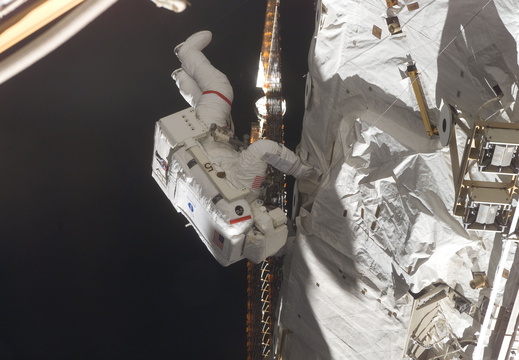 STS115-E-06134