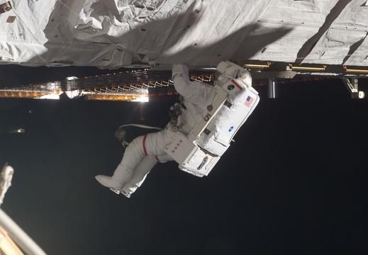 STS115-E-06135