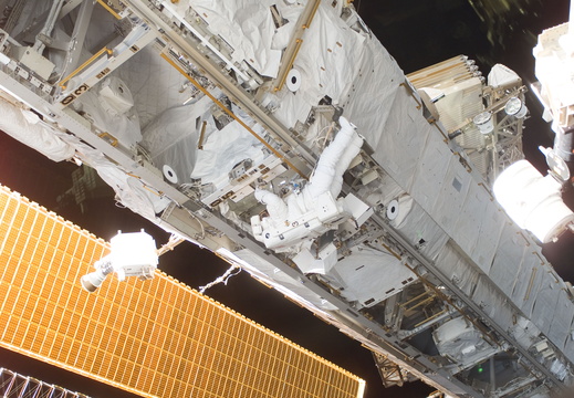 STS115-E-06165