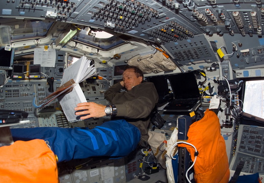 STS115-E-06196