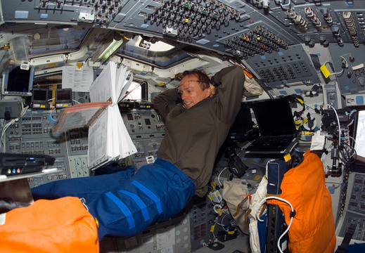 STS115-E-06197