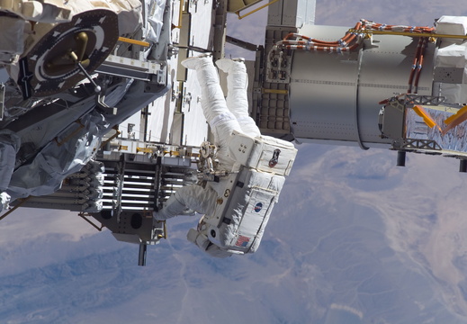 STS115-E-06211