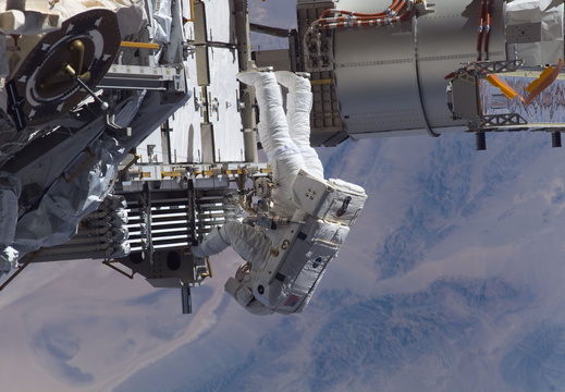 STS115-E-06212