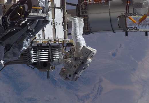 STS115-E-06213