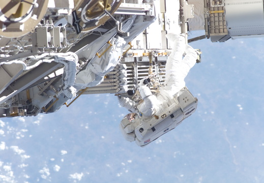 STS115-E-06218