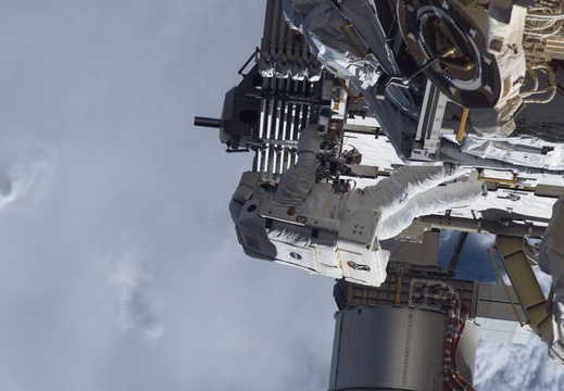 STS115-E-06220