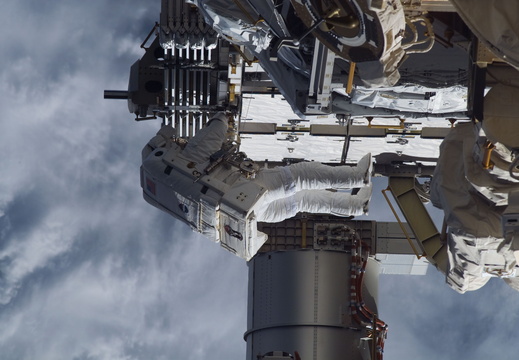 STS115-E-06222