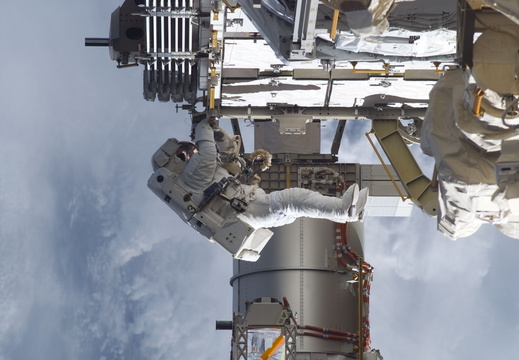 STS115-E-06223