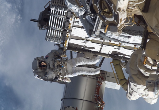 STS115-E-06225