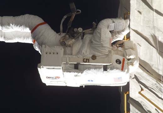 STS115-E-06232