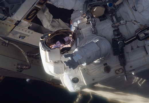 STS115-E-06244