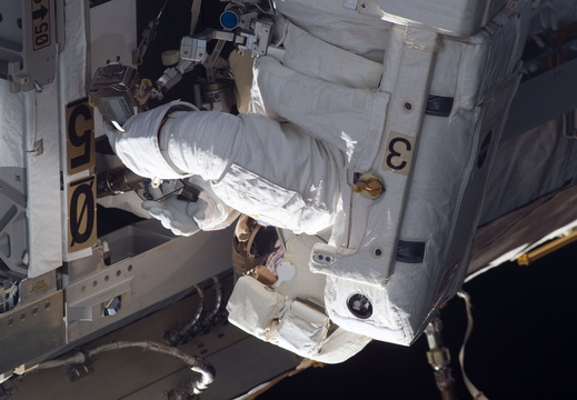 STS115-E-06248