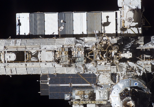 STS115-E-06273