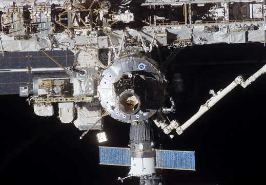 STS115-E-06275